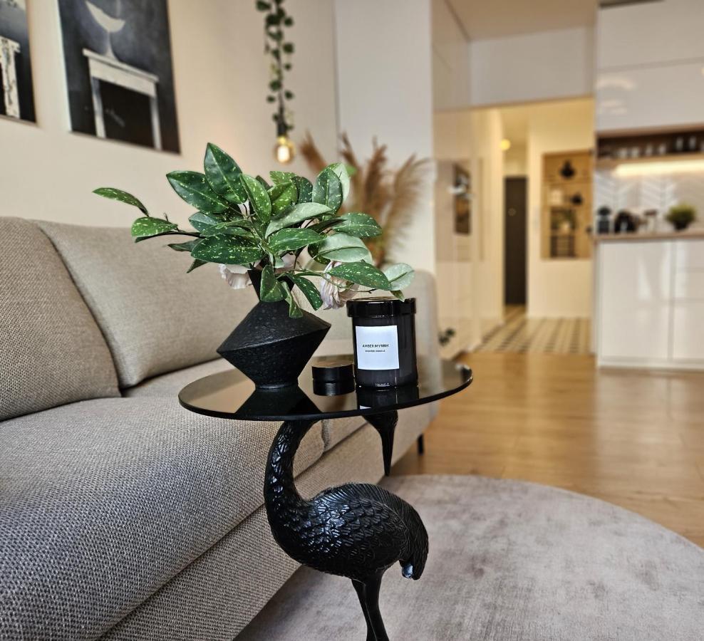 Design Apt In Old Town-Free Parking-Balcony บราติสลาวา ภายนอก รูปภาพ